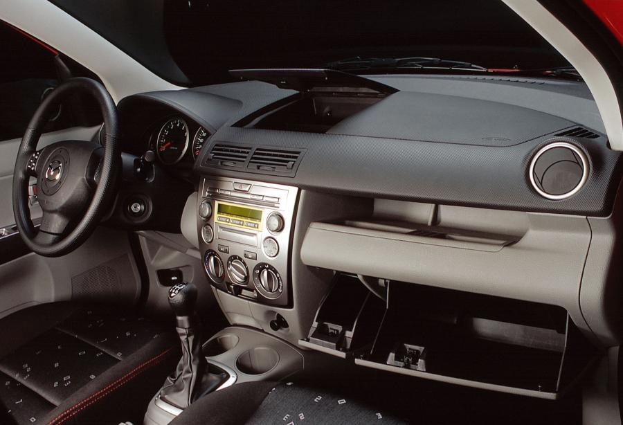  Mazda2 2002 года  (фото 16 из 113)